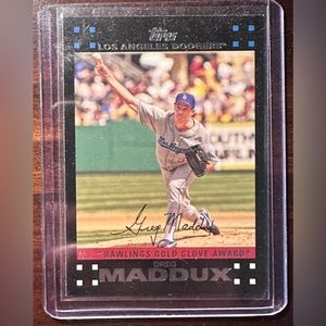 Greg Maddux Auto Trading Card